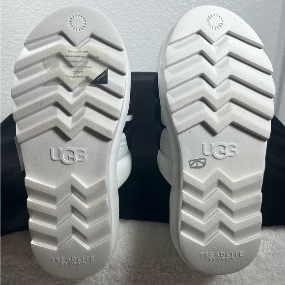 UGG Maxi Slide Logo Shoes / Slides / Platforms - White & Black - Women’s Size 7 - Picture 9 of 14